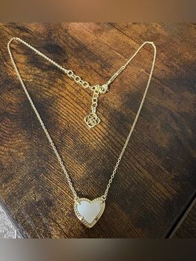 NWOT Kendra Scott Ari Heart Gold Pendant Necklace in Ivory Mother of Pearl